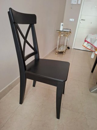 4 Sillas Comedor Madera maciza en negro.