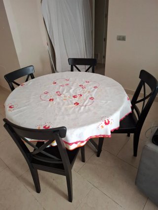4 Sillas Comedor Madera maciza en negro.