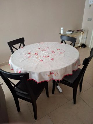 4 Sillas Comedor Madera maciza en negro.