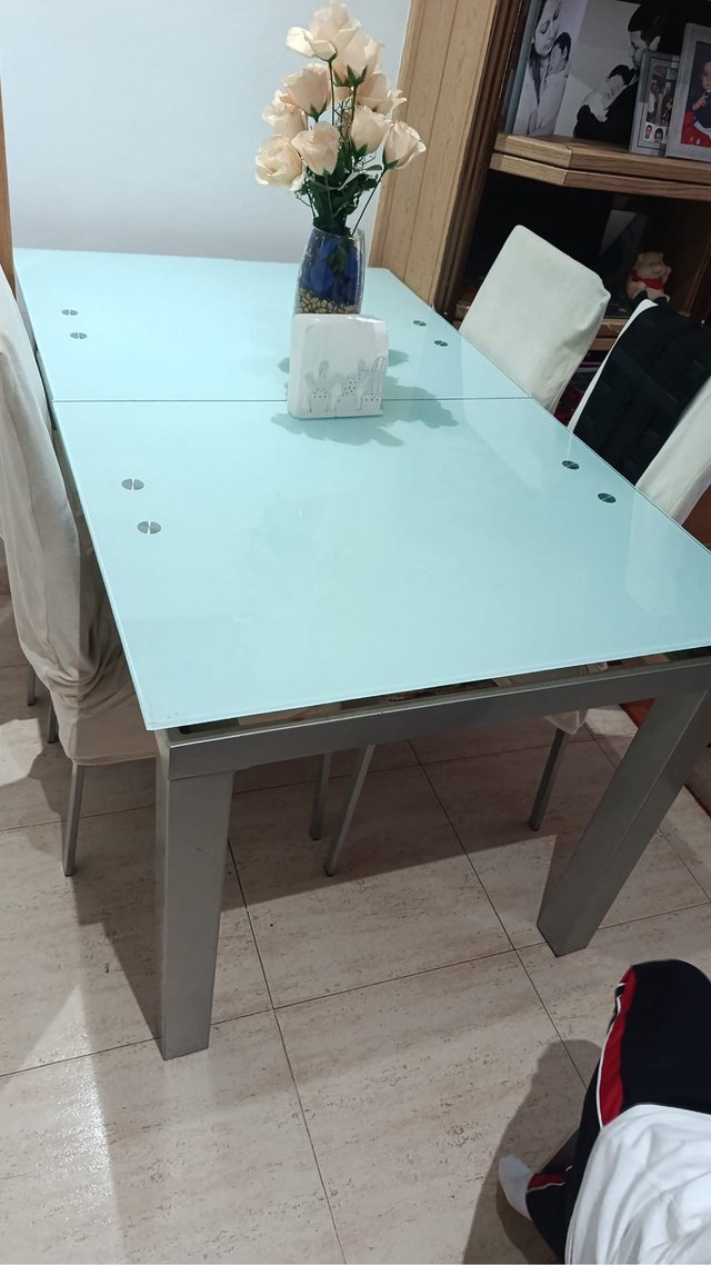 Mesa de crital de 6 y se amplia a 8