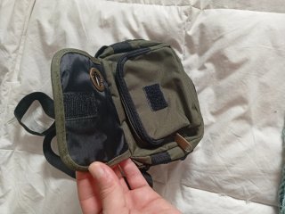 Bolso bandolera pequeño verde y negro