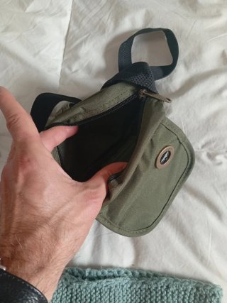 Bolso bandolera pequeño verde y negro