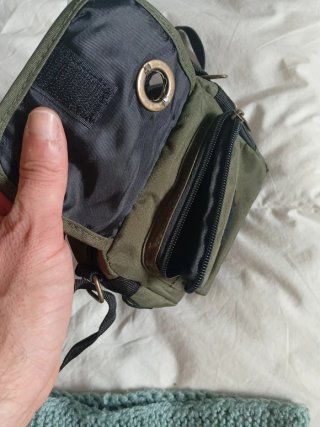 Bolso bandolera pequeño verde y negro