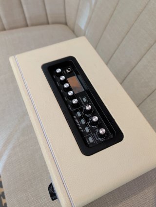 Amplificador Mooer Hornet 30W Beige