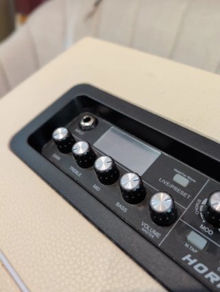 Amplificador Mooer Hornet 30W Beige
