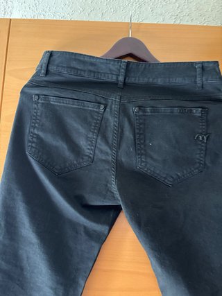 Pantalón tejano MET negro. Sin estrenar. 159 €