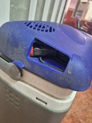 Nevera eléctrica azul y gris