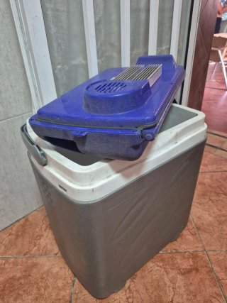 Nevera eléctrica azul y gris