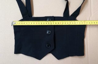 Top negro ajustado con tirantes