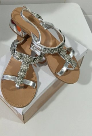 Sandalias Plateadas Adornadas Talla 38