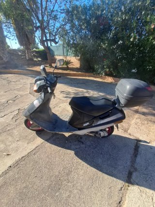 Suzuki Address Negra