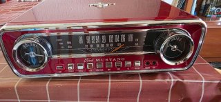 Tocadiscos ION Ford Mustang Vintage Rojo