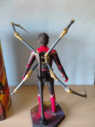Hot Toys Spider-Man Traje Integrado