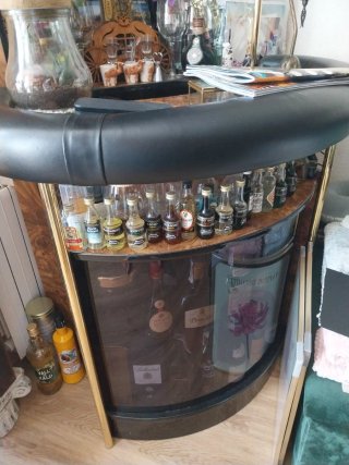 Mueble Bar Esquinero Elegante con Luz
