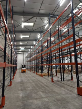 Estanterías metálicas para almacén