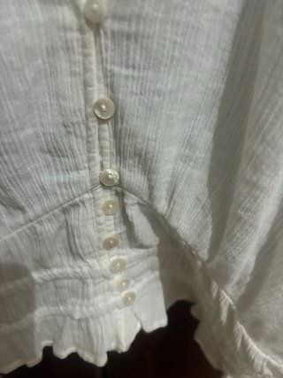 Blusa romántica blanca y beige
