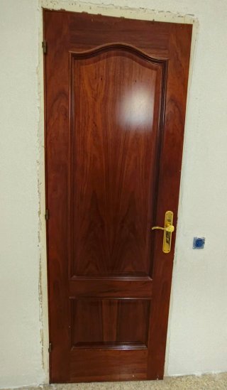 4 Puertas Madera Maciza y 3 puertas con cristalera