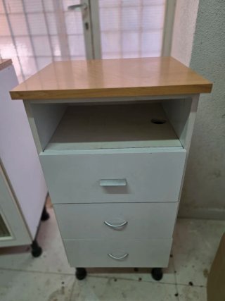 Mueble aparador blanco y madera