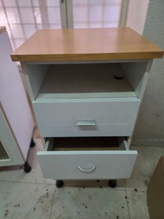 Mueble aparador blanco y madera