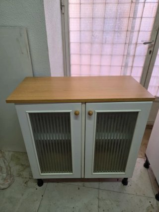 Mueble aparador blanco y madera