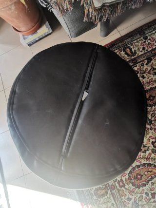 Puff de cuero negro