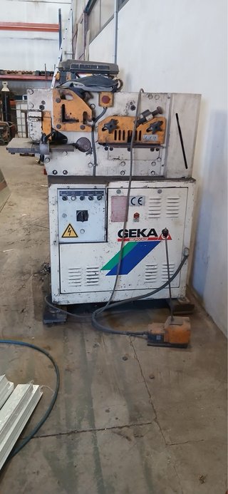Maquinaria de carpintería metálica