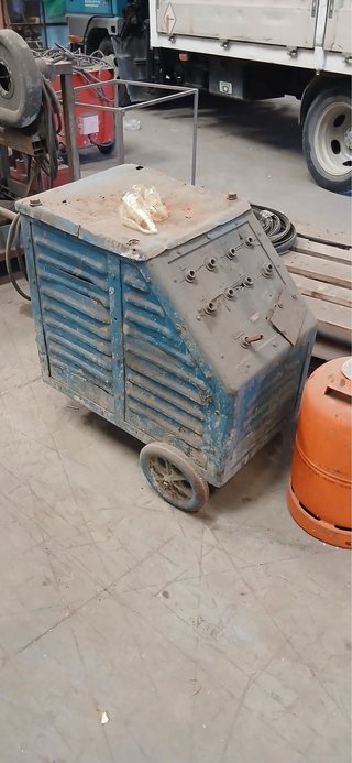 Maquinaria de carpintería metálica