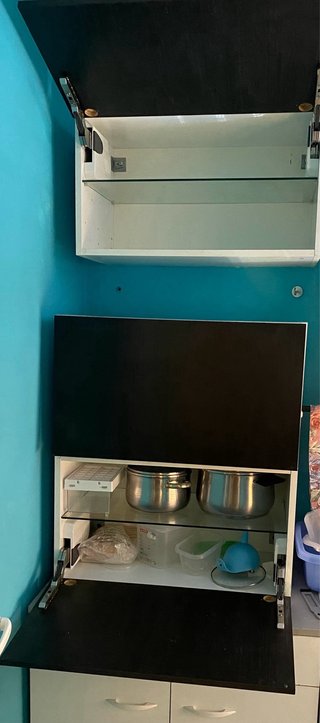 Mueble alto cocina negro y turquesa