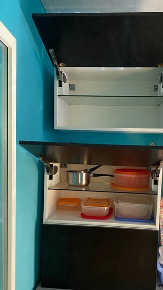 Mueble alto cocina negro y turquesa