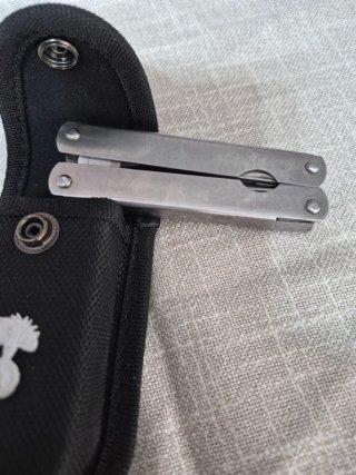 Pinza Multiuso con Custodia