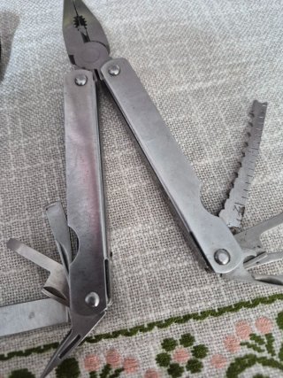 Pinza Multiuso con Custodia