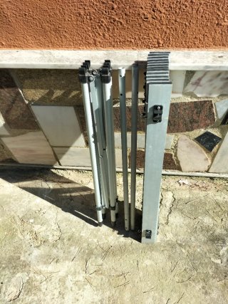 Mesa de camping plegable gris de aluminio