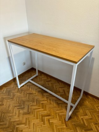 Tavolo alto in legno di Maison Du Monde e metallo