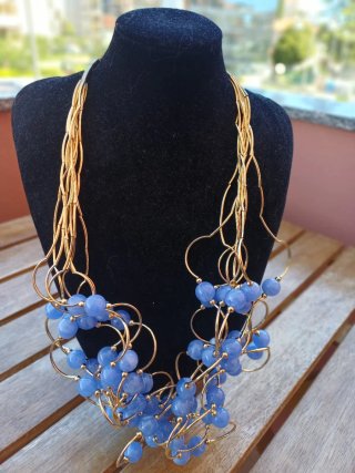 Collana multifilo con perle blu