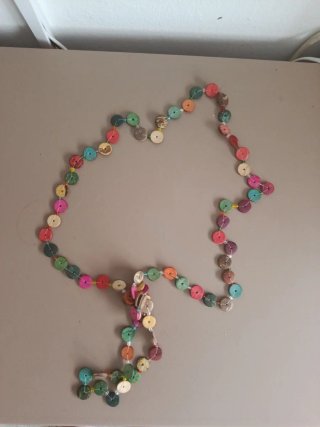Collar de cuentas de coco y semillas