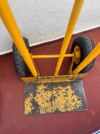 Carretilla de mano con ruedas macizas