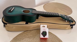 Ukelele Kunde verde con funda