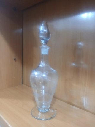 Antica bottiglia da liquore in vetro con tappo 640513926