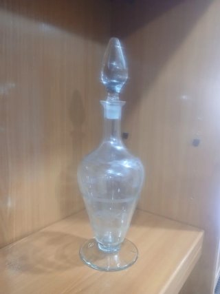 Antica bottiglia da liquore in vetro con tappo 640513926