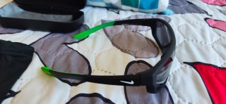 Gafas de sol Nike negras y verdes