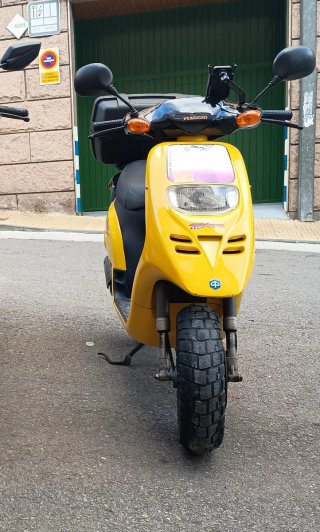Piaggio Typhoon Amarilla