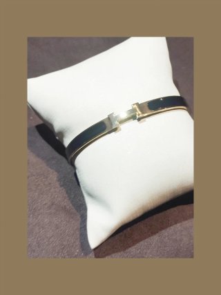 Pulsera Dorada tipo Hermes con Esmalte Negro L 19
