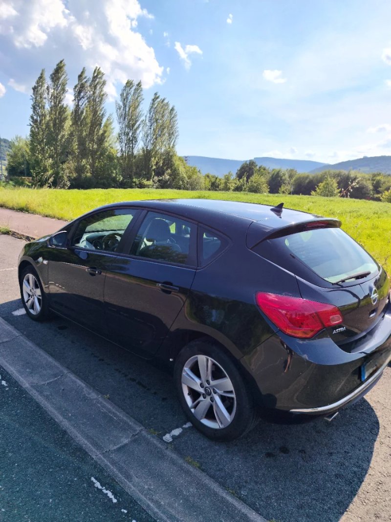 Opel Astra 2015 - foto 1