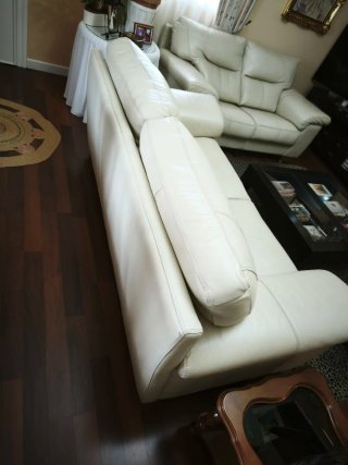 Pareja de sofás de piel beige
