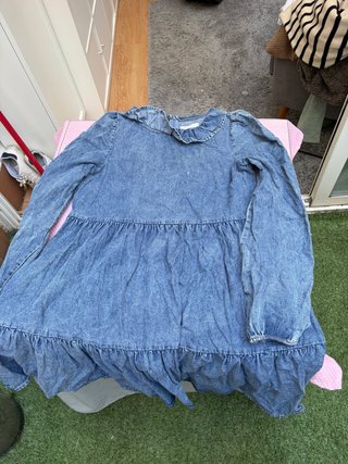 Vestido vaquero manga larga con volantes