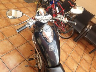 Kymco Venox 250  Negra y Plateada