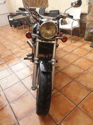 Kymco Venox 250  Negra y Plateada