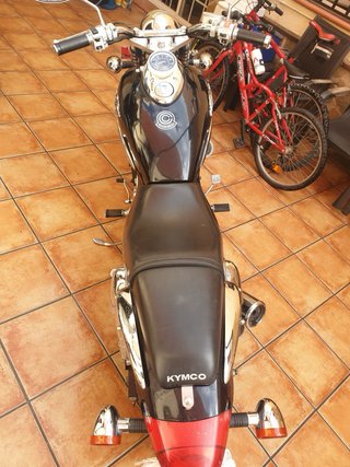 Kymco Venox 250  Negra y Plateada