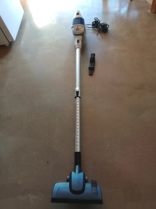 Aspiradora de mano con accesorios