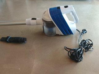 Aspiradora de mano con accesorios